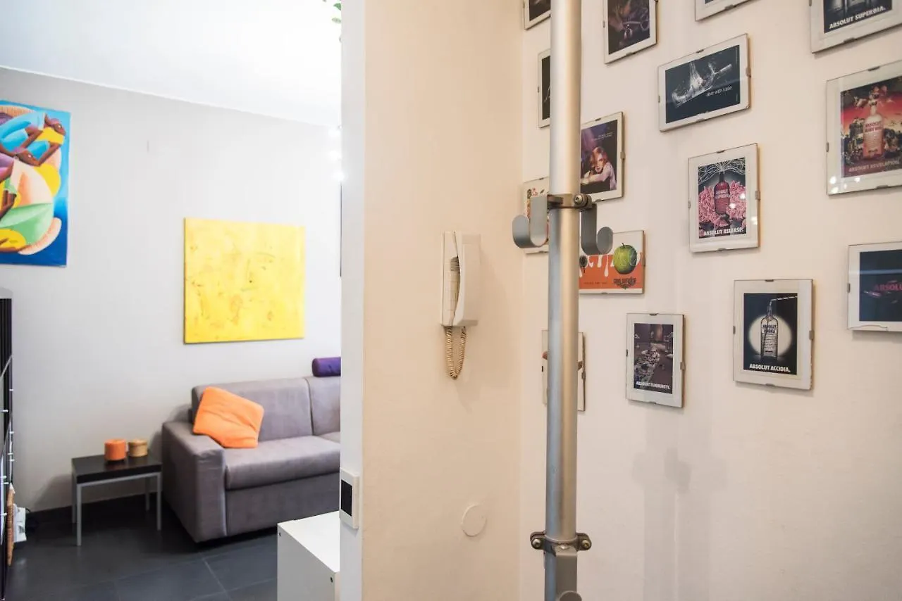 High Rise Studio Flat Near Metro Stop Milánó