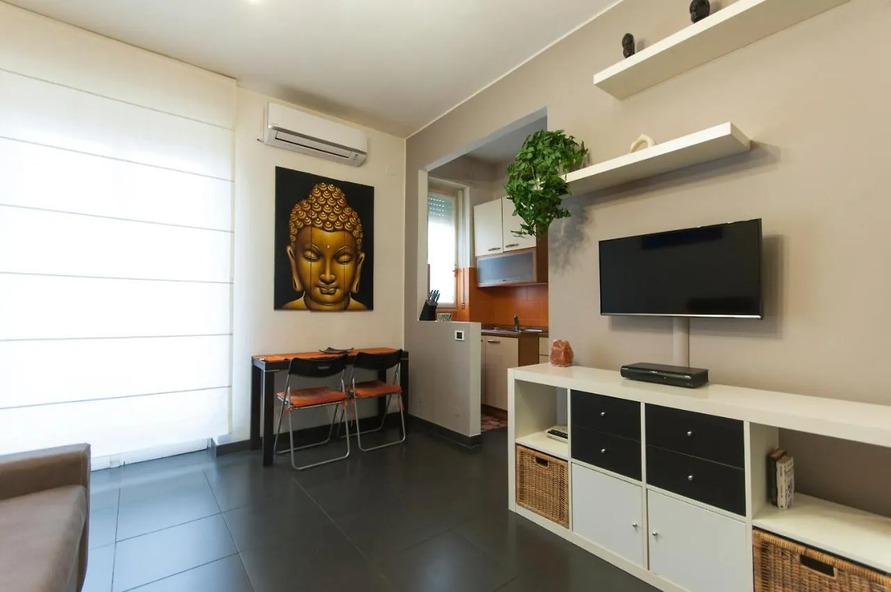 High Rise Studio Flat Near Metro Stop Milano 0*,