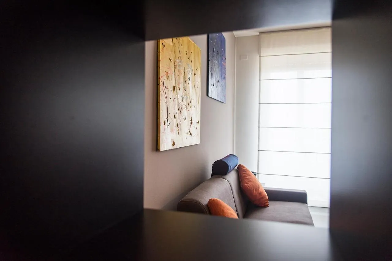 Lägenhet High Rise Studio Flat Near Metro Stop Milano
