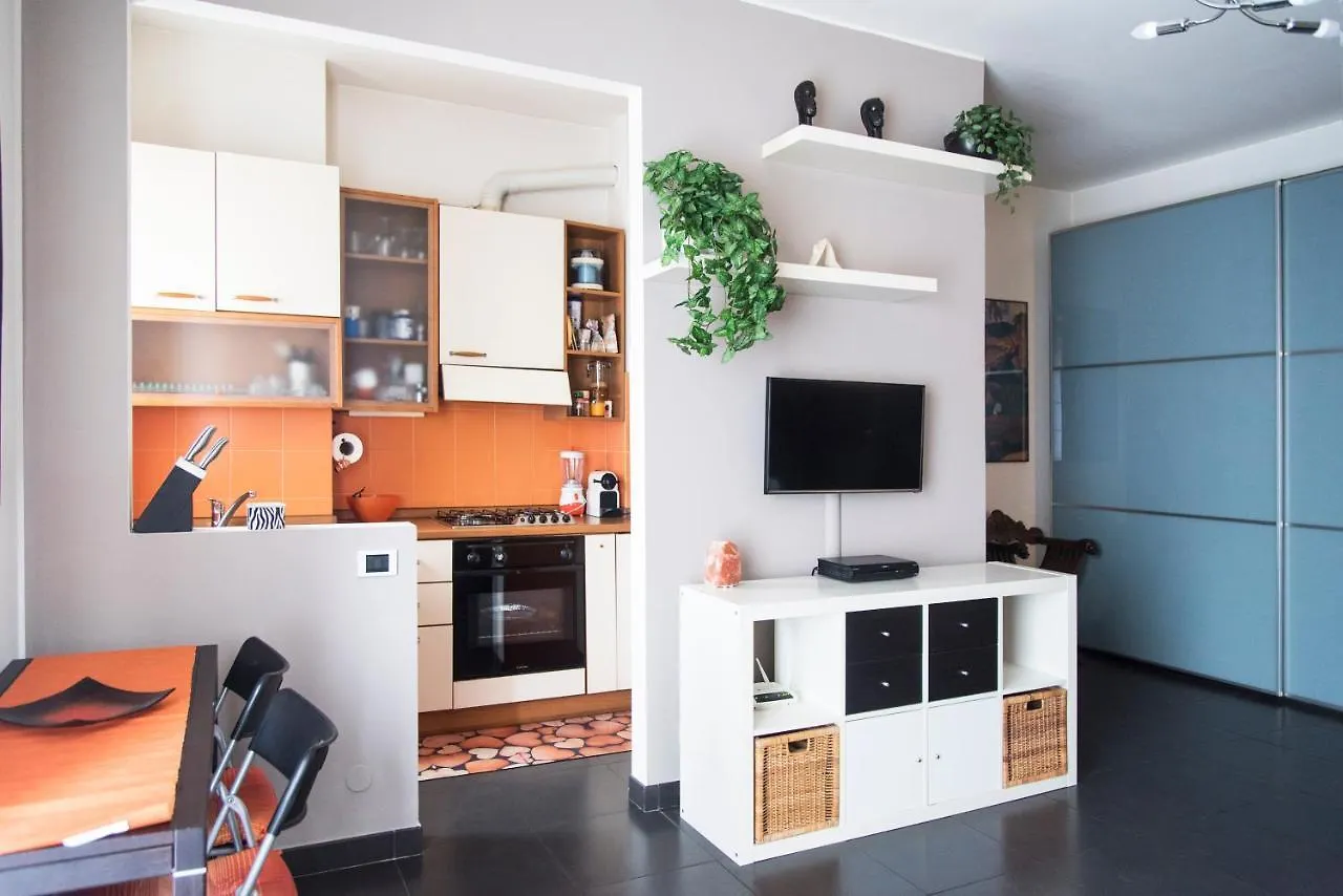 High Rise Studio Flat Near Metro Stop Milano 0*,  Italien